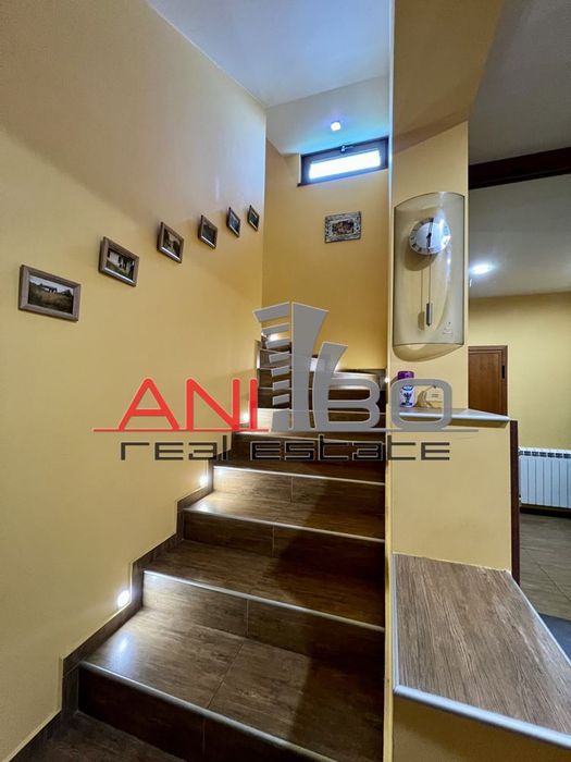 Напълно завършена и обзаведена къща в Панчарево, 330м2 РЗП, 640м2 дво