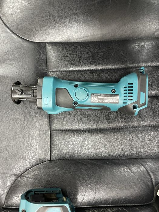 Акумолаторна фреза за гипсокартон 18v MAKITA DCO 180
