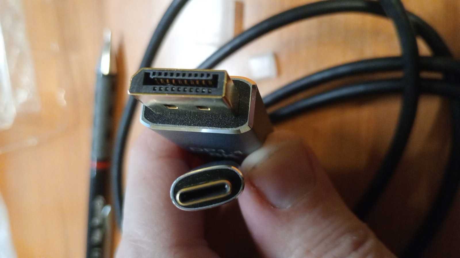 Cablu Data Port 1,4, la USB C (rezolutie 8K), nefolosit, nou. 1.8 m