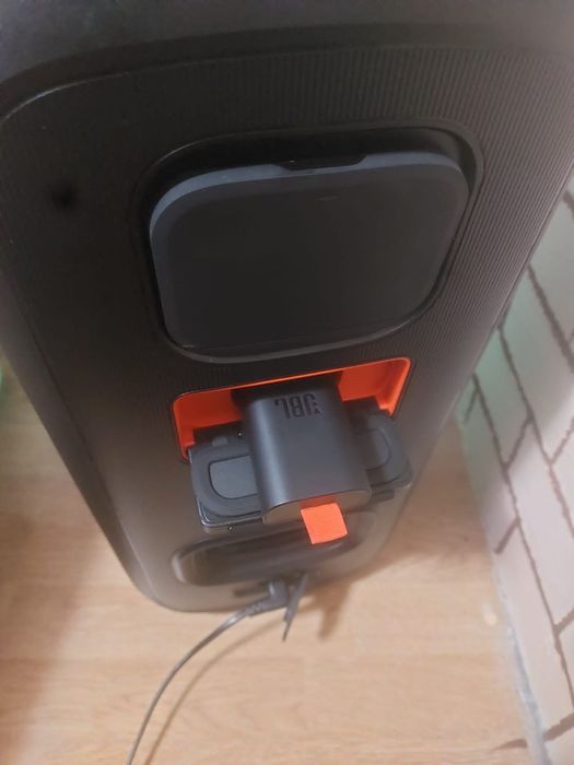 Jbl partybox club 120