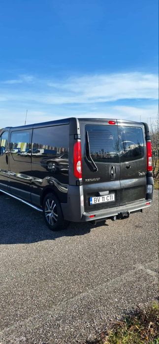 Renault trafic modelul  lung