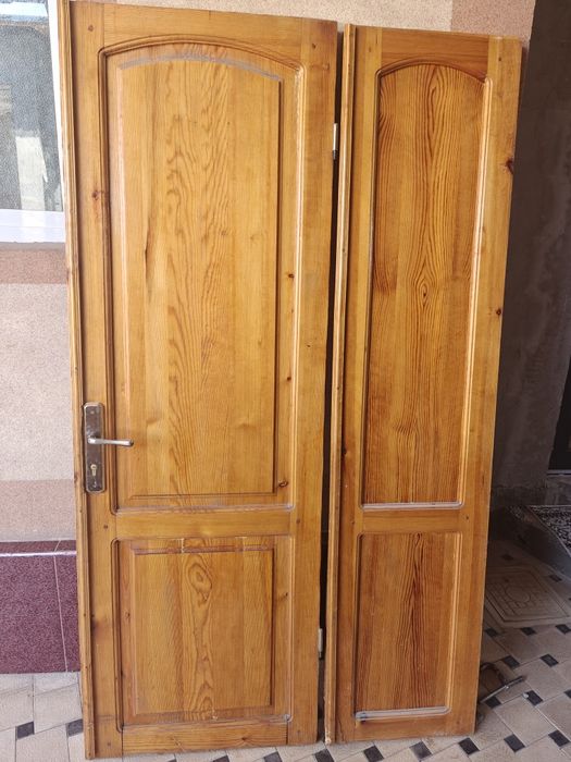 Дверь деревянная, двухстворчатая