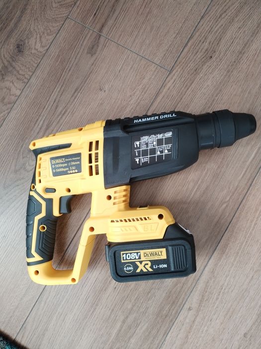 Акумулаторни машини 4 в 1 винтоверт гайковерт перфоратор ъглошлайф