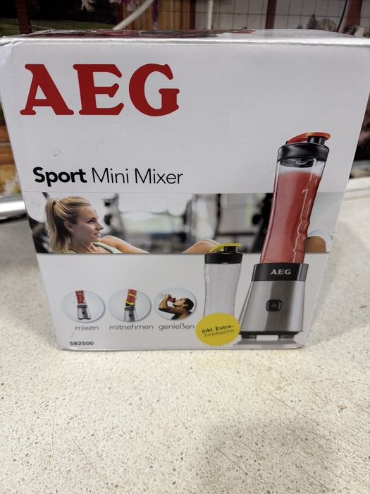 AEG блендер + бутилка с капачка нов