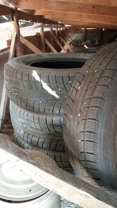 Шины зимние 215,70,16 от машины Tucson