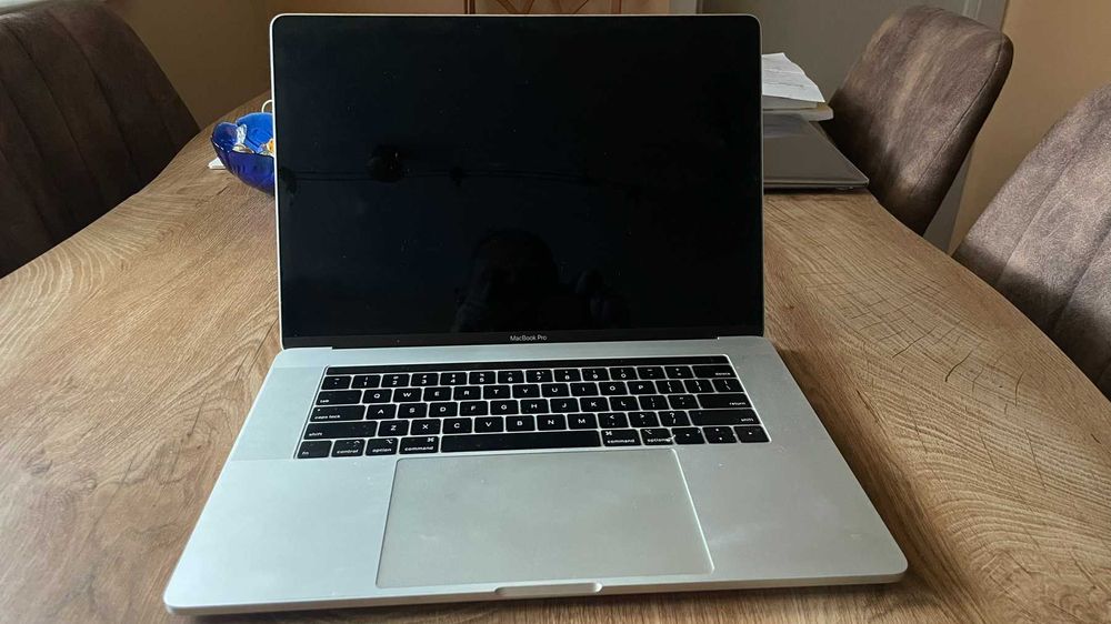Macbook 15 Pro, 2019, 8-Core i9 2.3 GHz, 16 GB, 500 GB, touchbar