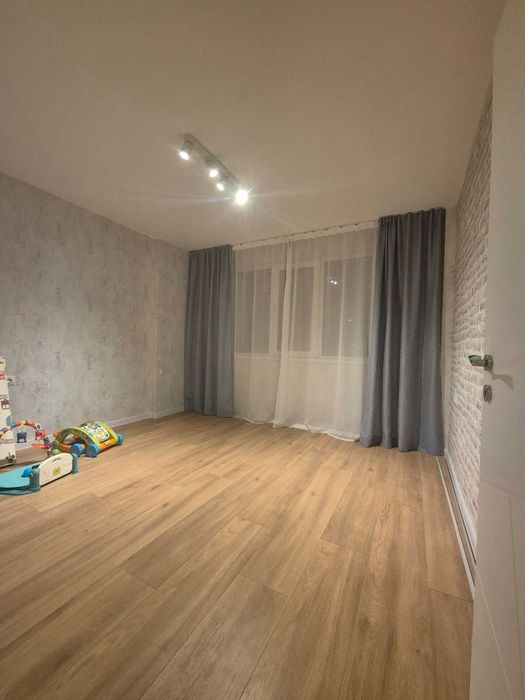 Продава се Четиристаен апартамент в Плевен, Дружба 3 - 84 кв.м за 1354 €/кв.м - Снимка #10