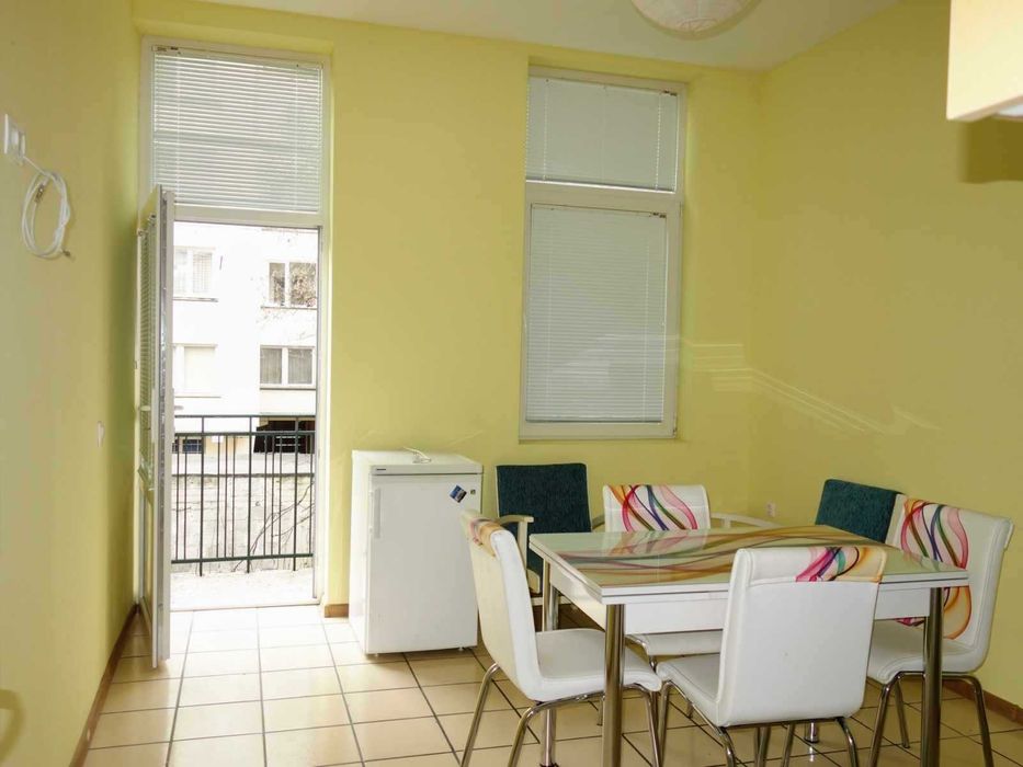 Дава се под наем Двустаен апартамент в София, Център - 68 кв.м за 408 € - Снимка #2