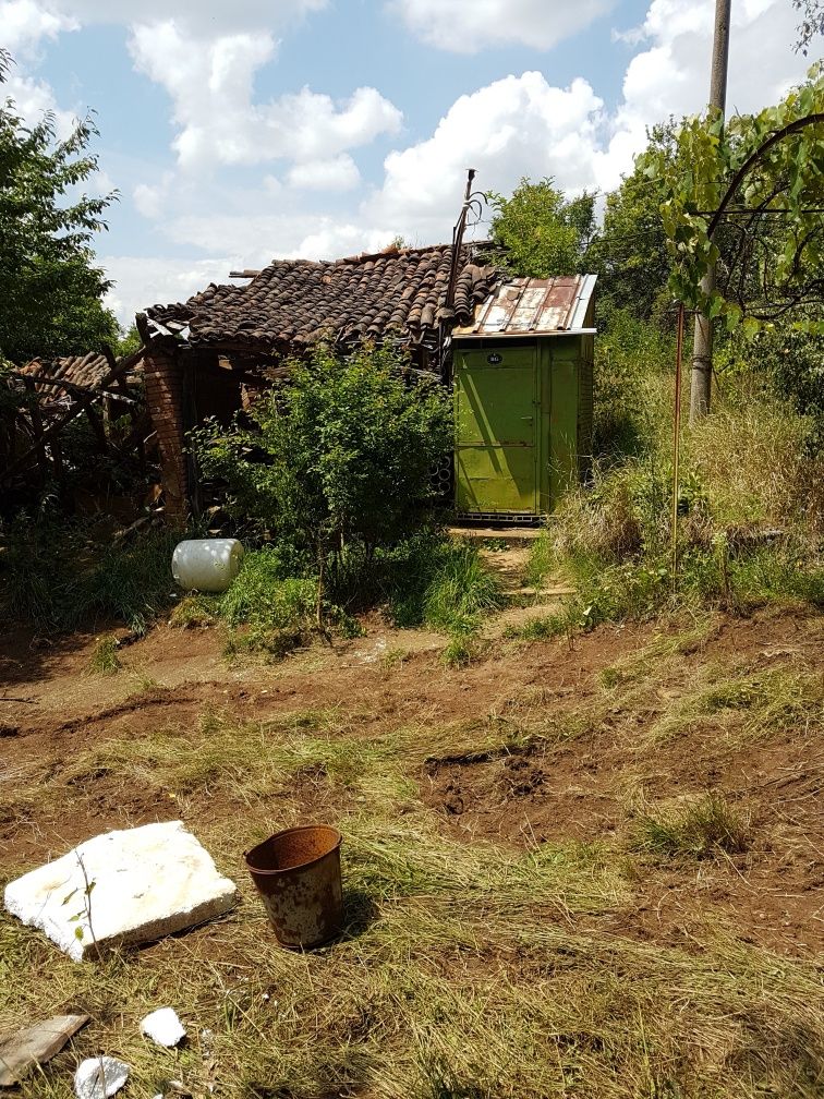 С.Горна Диканя къщи с двор 1400кв.м