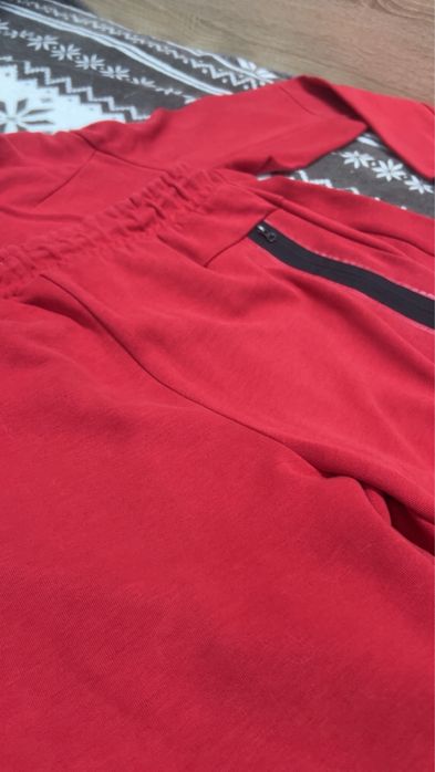 Nike Tech червен