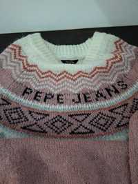 Прекрасен пуловер от н мохер,нежен на допир ,топъл ,лек