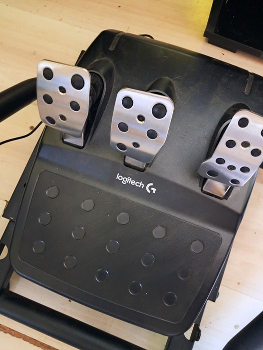 Racing simulator LOGITECH може и на части