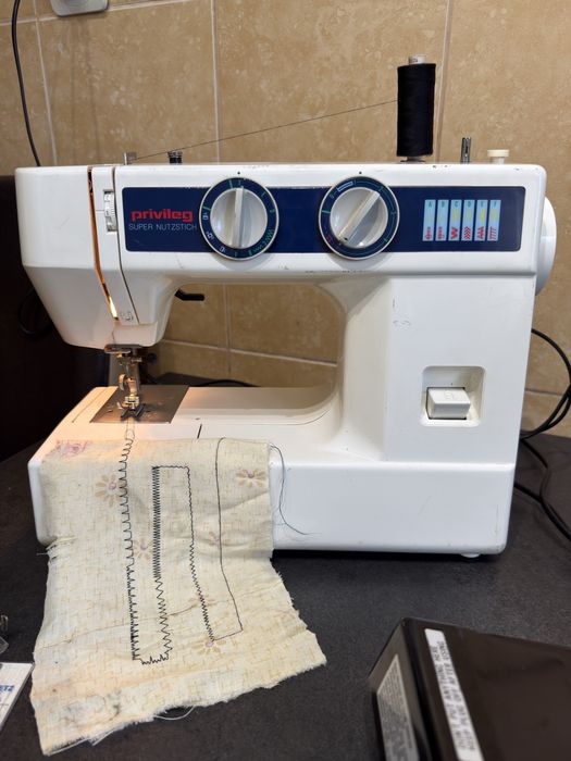 Masina de cusut festinat si butoniere Privileg Germania