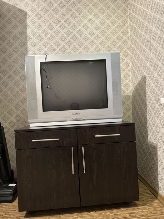 Телевизор с тумбой