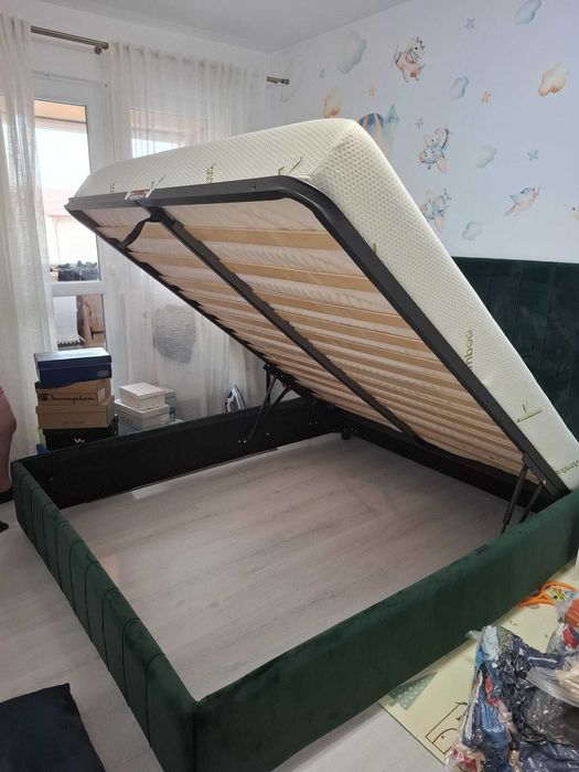 Pat tapițat, saltea inclusă, 160x200 cm.