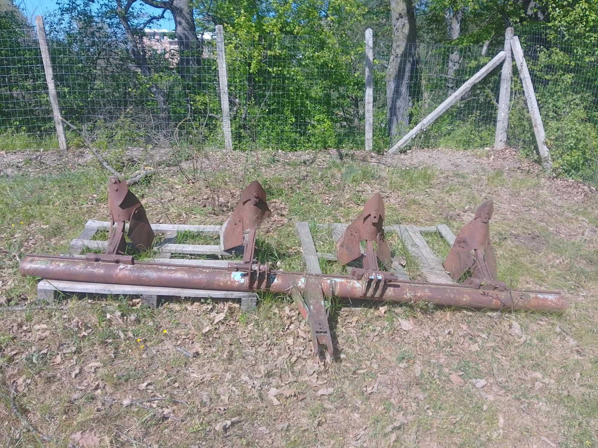 Плуг и Браздилник