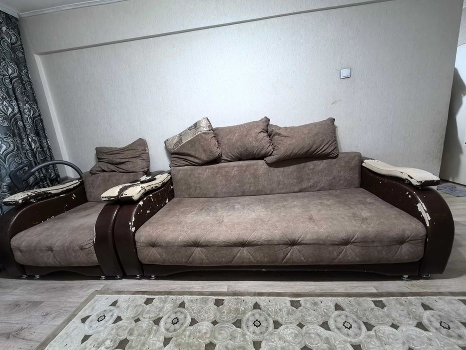Отдам диван и кресло