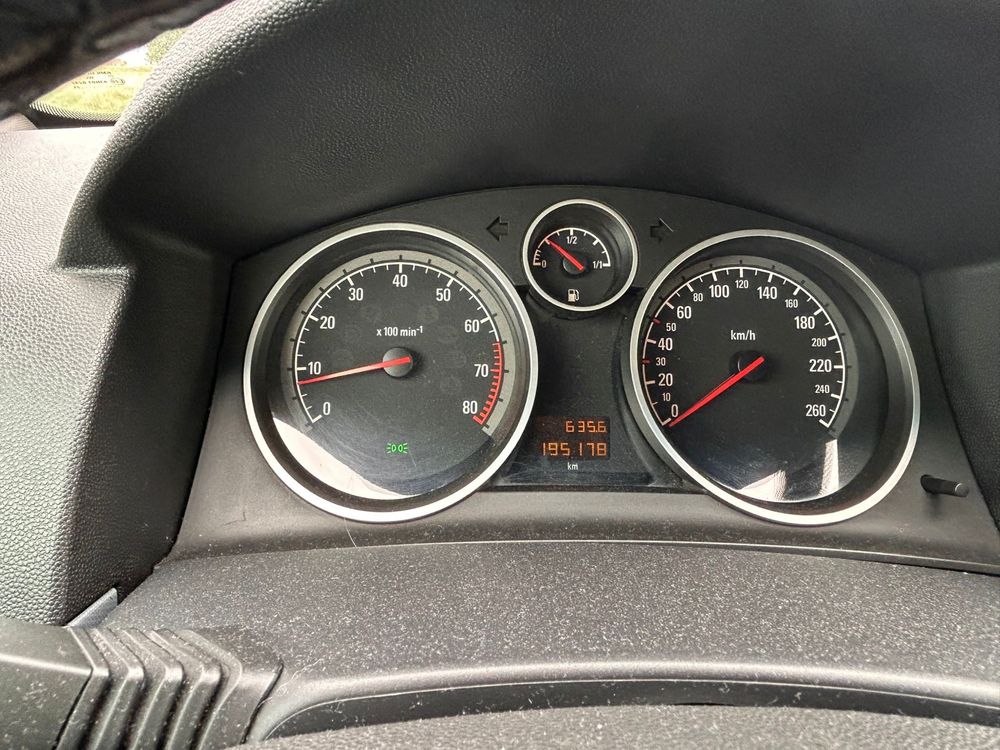 Vind Opel Astra GTC 1.6 benzina +gpl ieftin 2750 neg