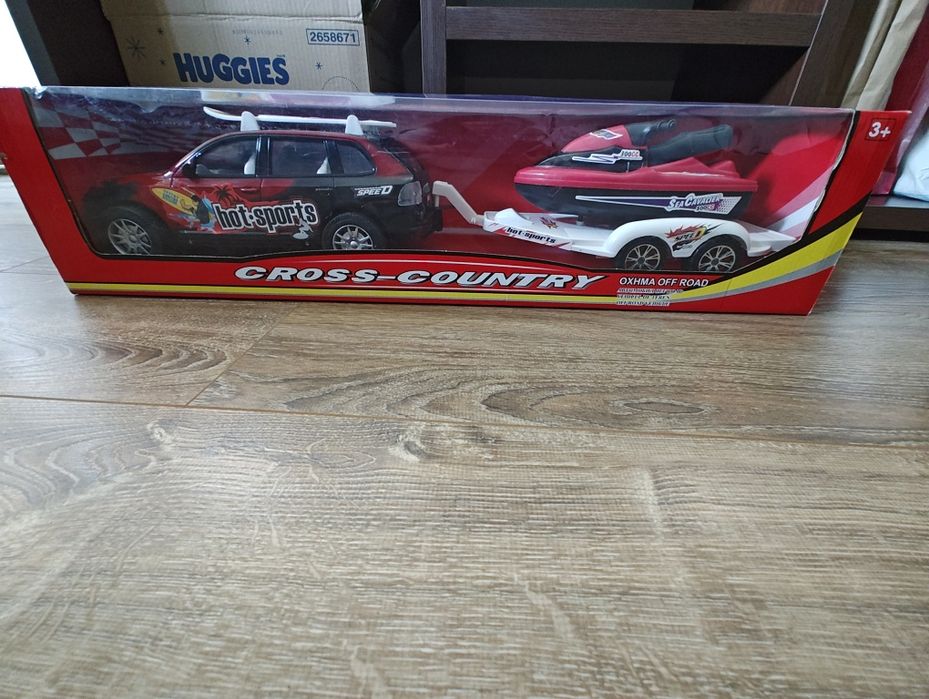 Mașinuta cu remorca si skijet