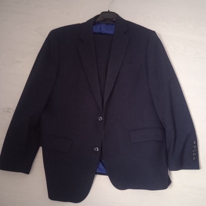 Отдам даром костюмы