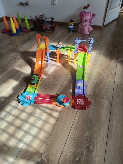 Pod Vtech cu 2 masinute