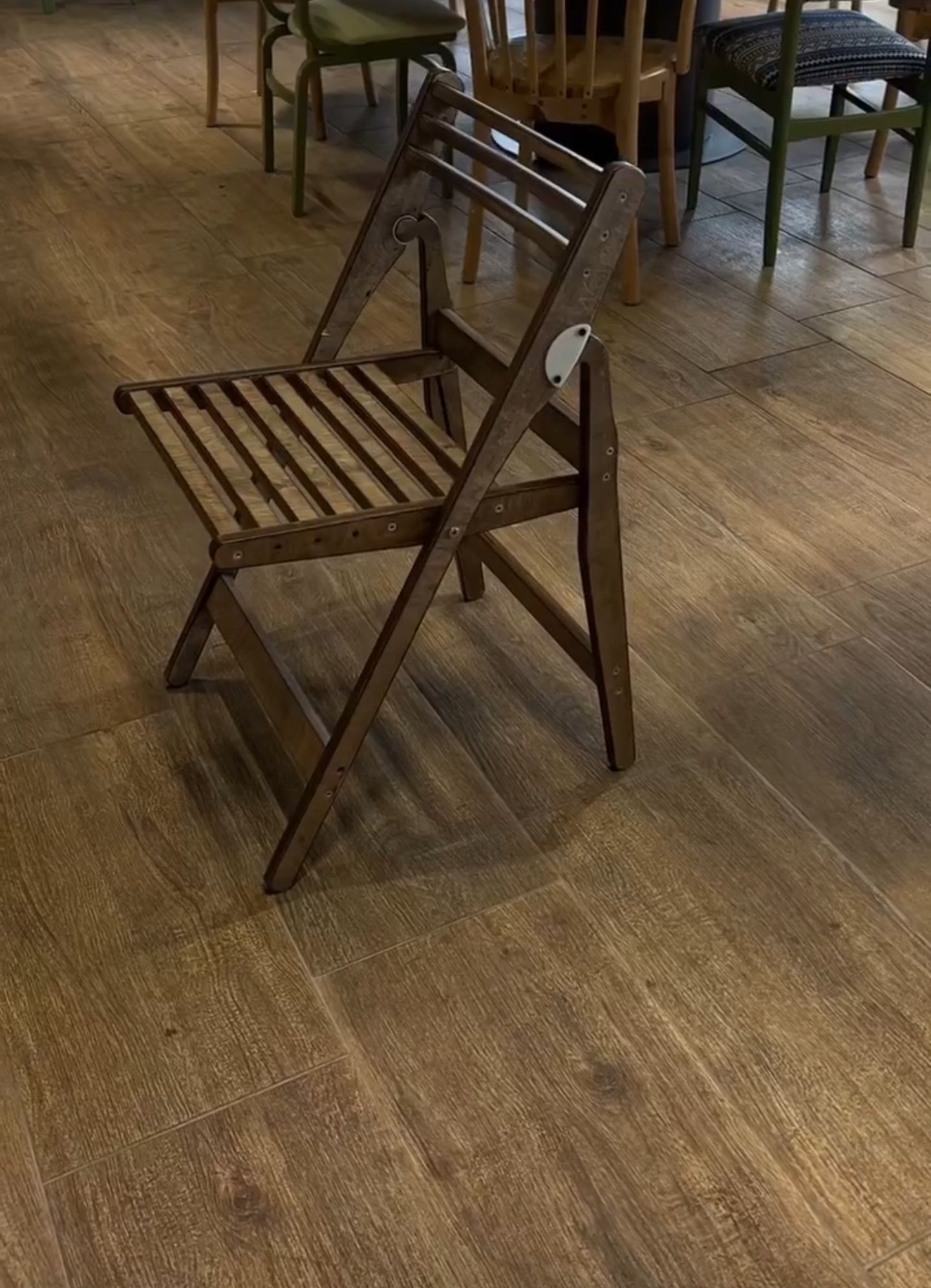 Складные стулья и столы