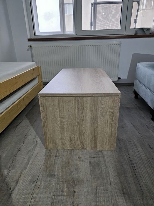 Vând măsuță de culoare Sonoma