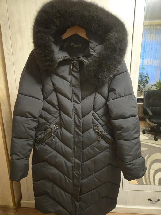 Дамско зимно яке с пухкава яка
