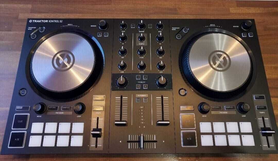 Consolă DJ Traktor Kontrol S2 MK3 - stare impecabilă