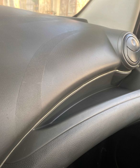 Продаётся глянцевый полироль для машины и шампунь для ручной мойки.