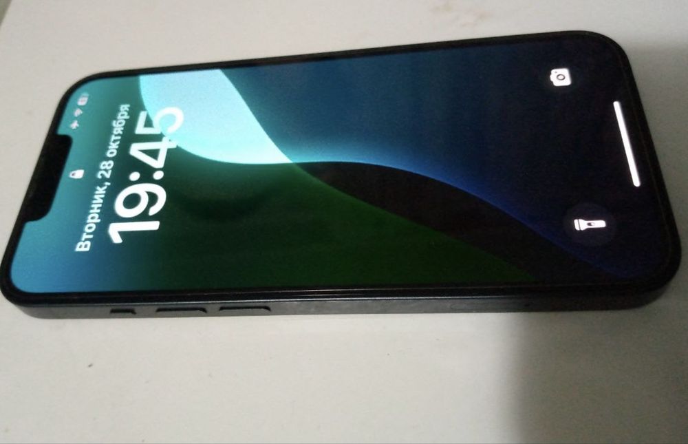 Айфон 13. 128г в синем цвете.