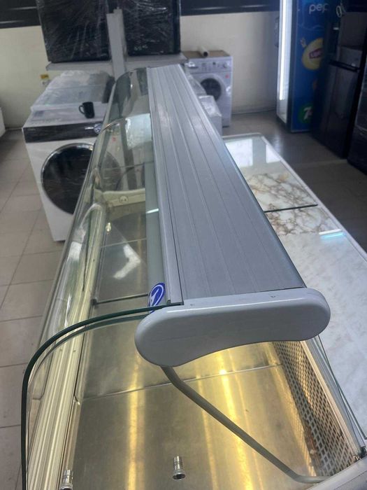 Vitrina mezeluri/lactate