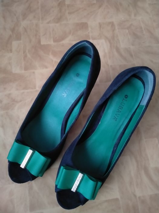 Продам женские туфли