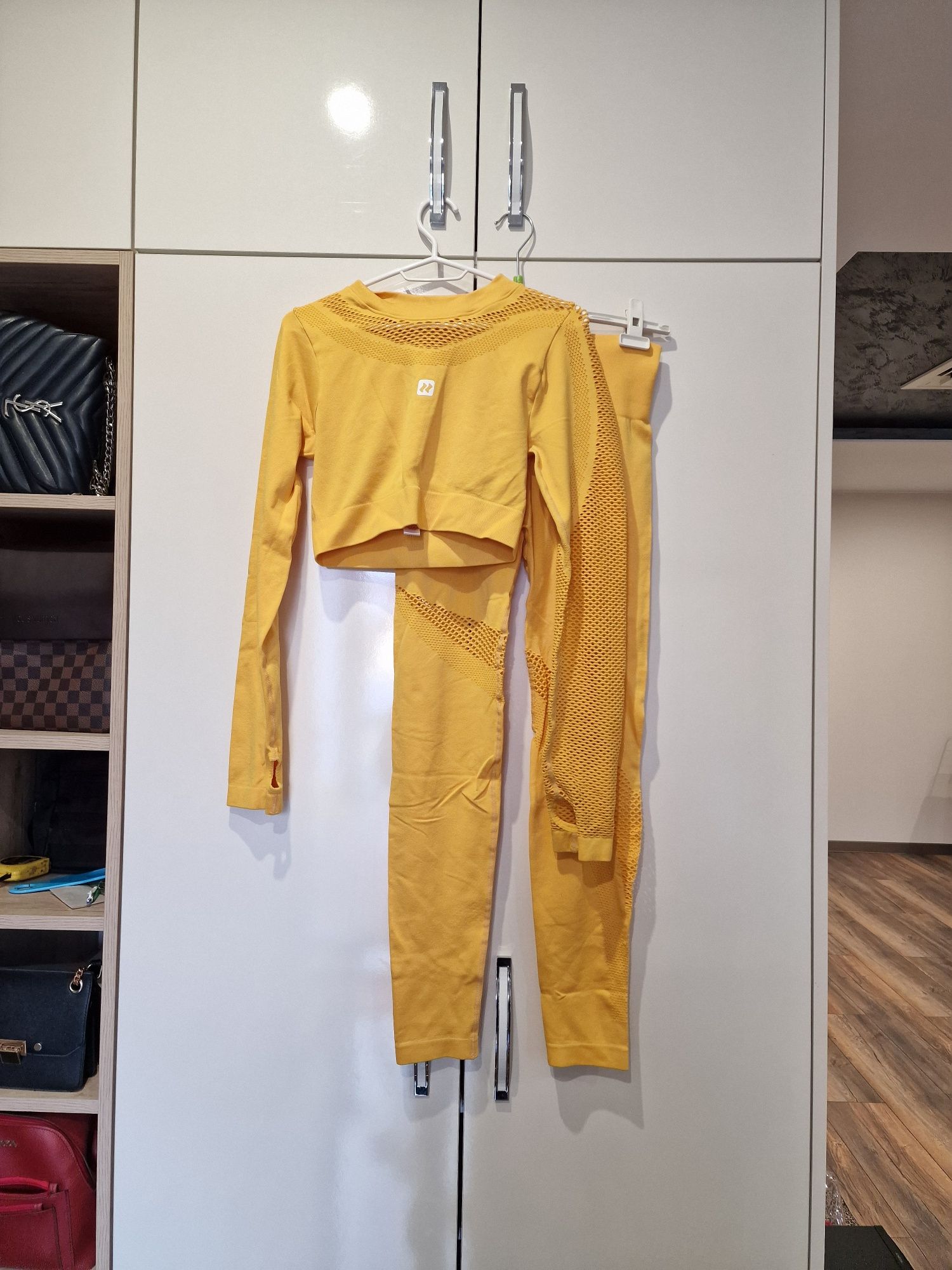Дамски спортен комплект от 3 части L/XL