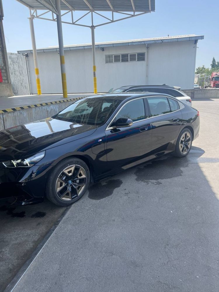 BMW i5 35L M Sport 2024 yil Full dop optsiya