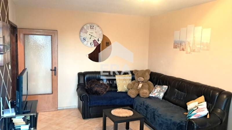 Двустаен обзаведен апартамент под наем, в тухлена сграда, до Окръжна б