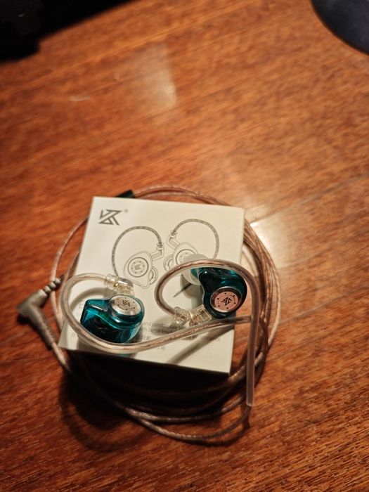 Продам наушники для компьютера-слушать музыку