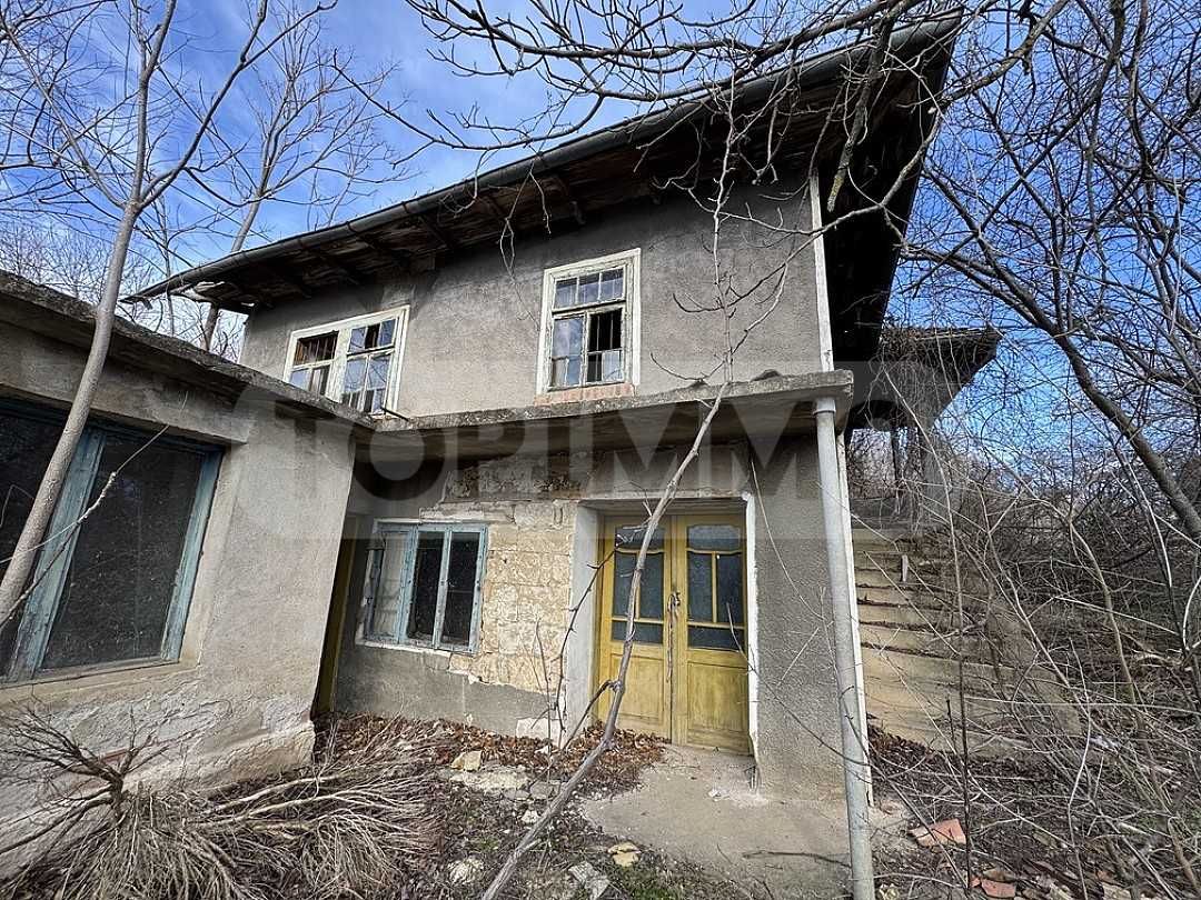 Двуетажна къща в село Беляново