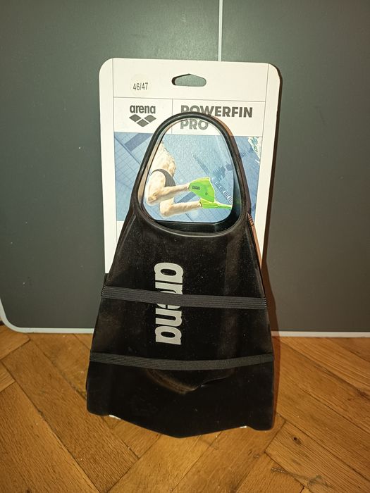 Продавам състезателни плавници Arena Powerfin Pro - чисто нови