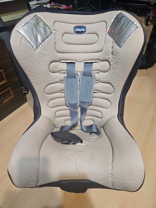 Столче за кола Chicco, от 0 до 13 kg и от 8 до 18 kg.