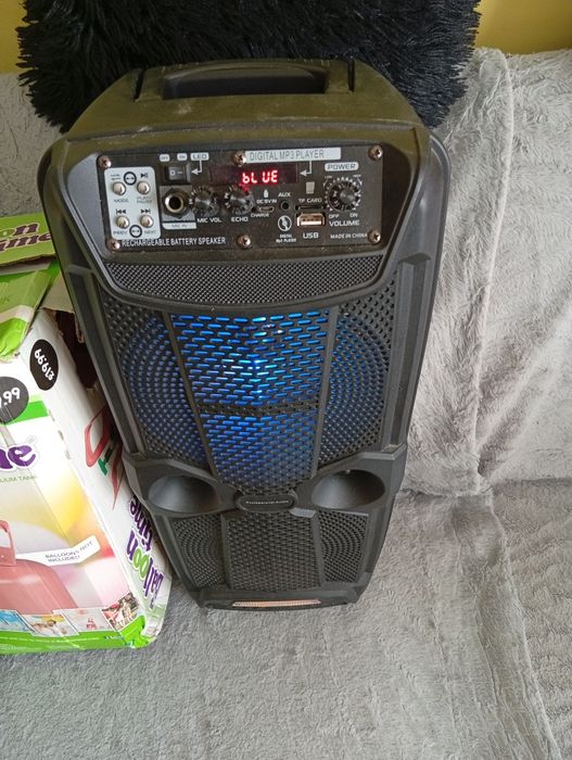 Boxă portabilă  cu microfon