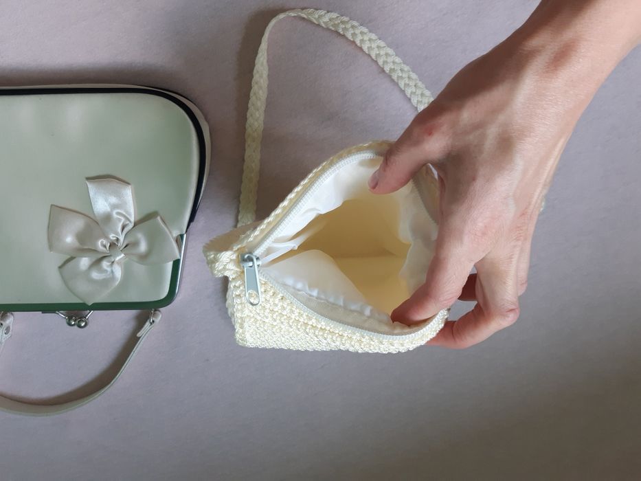 Нови мини дамски чанти в кремав цвят.