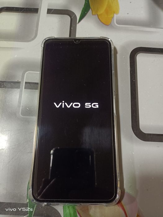 Продам смартфон VIVO 52S
