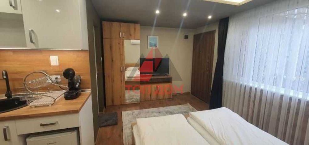 Дава се под наем Едностаен апартамент в Варна, Център - 20 кв.м за 408 € - Снимка #2