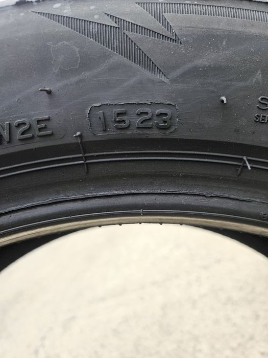 Vând anvelope iarna 205/55/17 205/55r17 BRIGESTONE