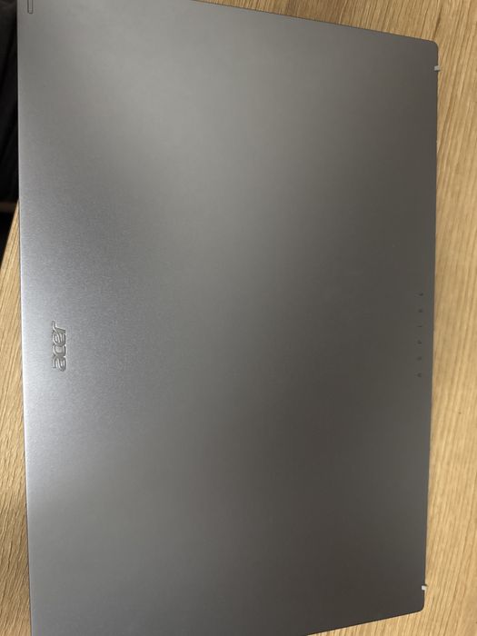 Ноутбук новый почти не пользовались