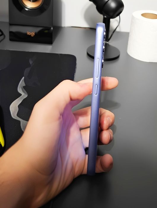 Телефон Samsung Galaxy A34 5G —работещ, с леко напукано стъкло