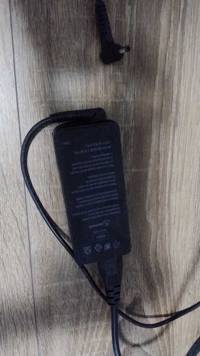 Vând laptop Lenovo în stare perfecta folosit doar o luna