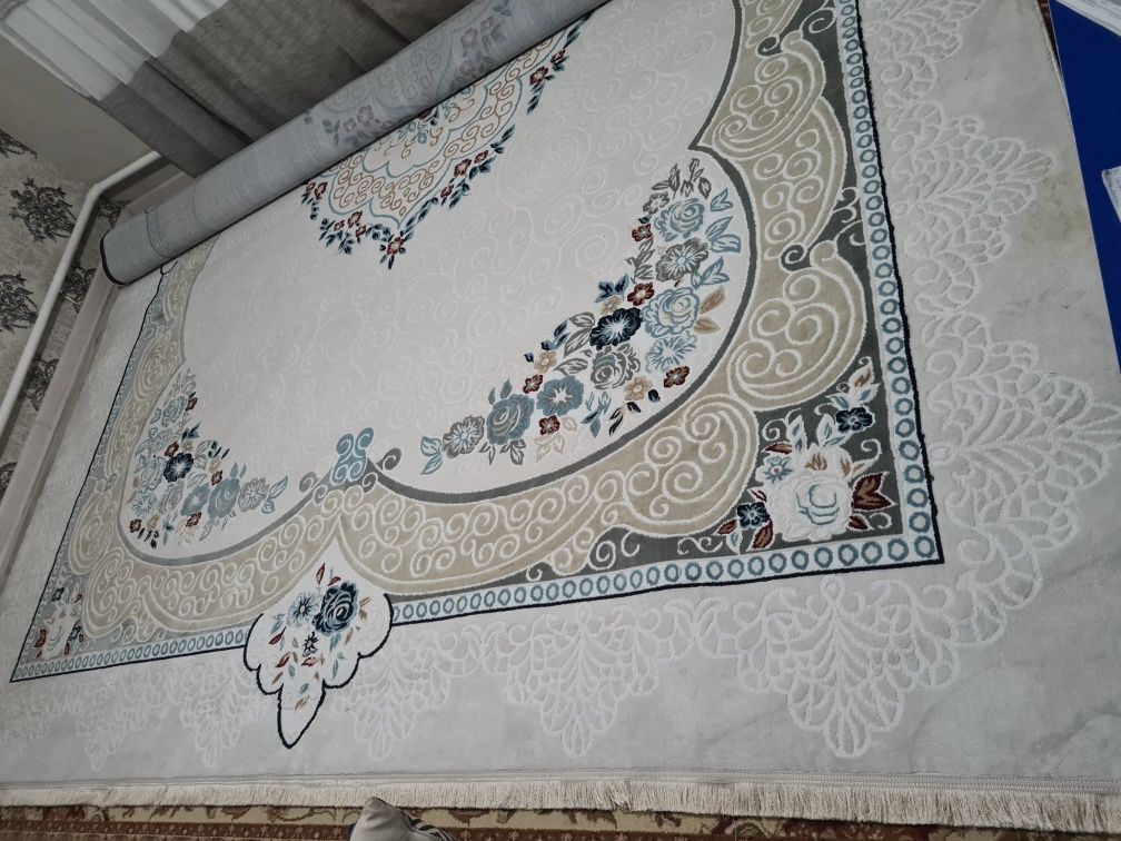 Ковёр 8×4метра, очень красивый.
