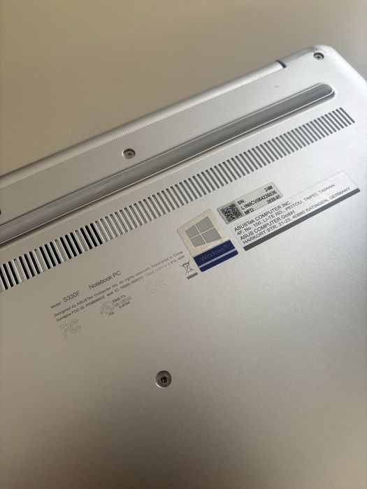 Asus VivoBook S13.. procesor i5-8th gen.. display 13,3” Oled..